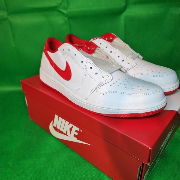 Dead Stock Nike Air Jordan‎ 1 Low OG "University Red" Shoe Men's Size 12 Sneaker